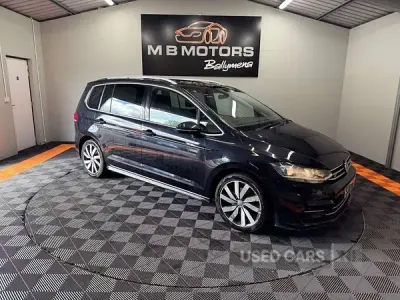 Begagnad VW Touran R-line 2018 Svart Minibuss