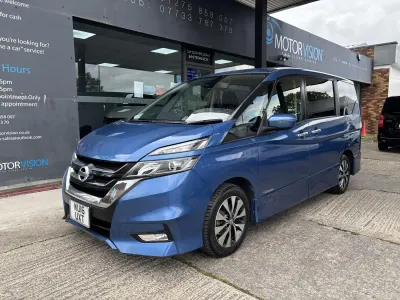 Begagnad Nissan Serena 2025 Blå Minibuss