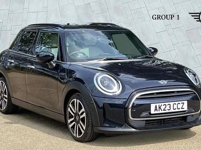 Begagnad Mini Cooper Exclusive 136 HK (100 kW) 2023 Svart Halvkombi