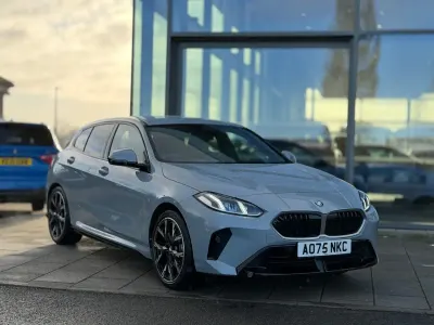 Begagnad BMW 120 M Sport 2025 Grå Halvkombi