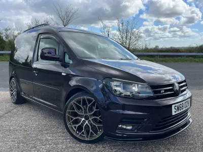 Begagnad VW Caddy Highline 125 HK (91 kW) 2019 Svart Minibuss
