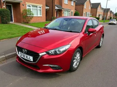 Begagnad Mazda 3 121 HK (88 kW) 2018 Röd Halvkombi