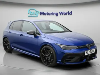 Second-hand VW Golf VIII Black Edition 333 CP (244 kW) 2025 Albastru Hatchback