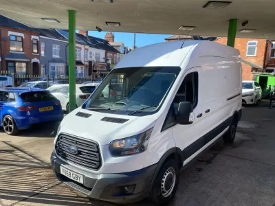 Usado Ford Transit 130 HP (95 kW) 2018 Branco Van