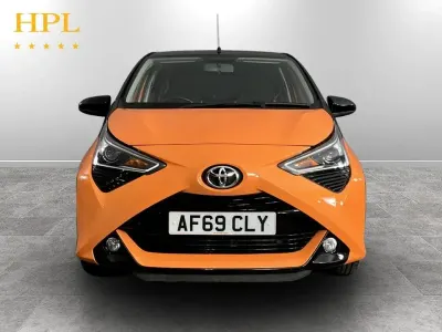 Begagnad Toyota Aygo X-cite 72 HK (52 kW) 2019 Orange Halvkombi