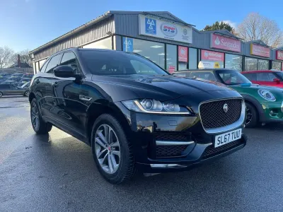 Usado Jaguar F-Pace R-Sport 180 HP (132 kW) 2017 Preto SUV