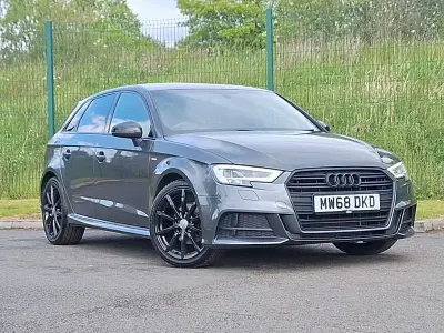 Usado Audi A3 Black Edition 116 CV (85 kW) 2018 Gris Berlina