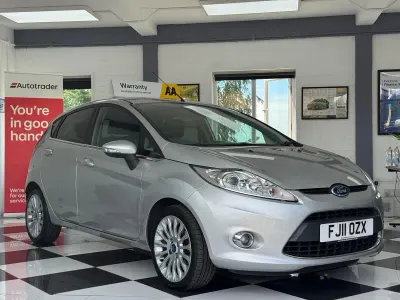 Used Ford Fiesta Titanium 70 HP (51 kW) 2011 Silver Hatchback