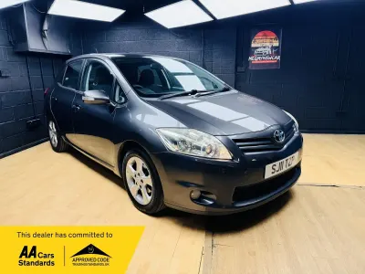 Used Toyota Auris 130 HP (95 kW) 2011 Grey Hatchback