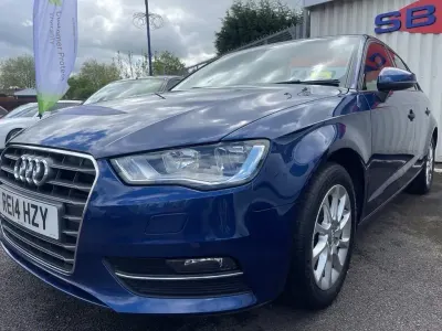 Usado Audi A3 Sportback Design 150 CV (110 kW) 2014 Azul Utilitario