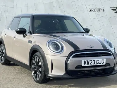 Begagnad Mini Cooper Exclusive 136 HK (100 kW) 2023 Grå Halvkombi
