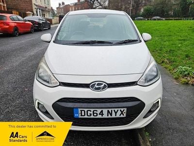 Used Hyundai i10 Premium 67 HP (49 kW) 2014 White Hatchback