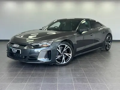 Begagnad Audi e-tron GT quattro Comfort 389 kW (530 HK) 2023 Grå Sedan