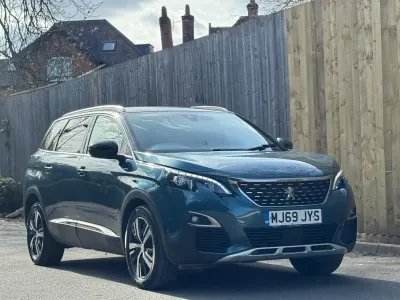 Gebraucht Peugeot 5008 GT-line 130 PS (95 kW) 2019 Grün SUV