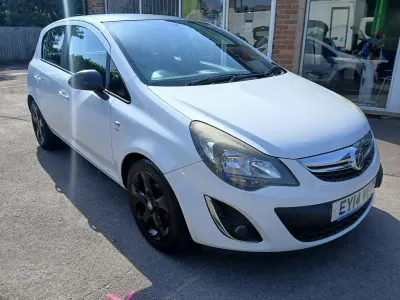 Used Vauxhall Corsa 100 HP (73 kW) 2014 White Hatchback