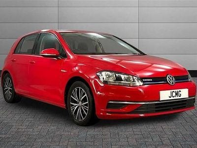 Red Used 2018 VW Golf VII SE Hatchback | £13,150 (Good price)