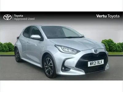 Used Toyota Yaris Hybrid Design 113 HP (83 kW) 2021 Silver Hatchback
