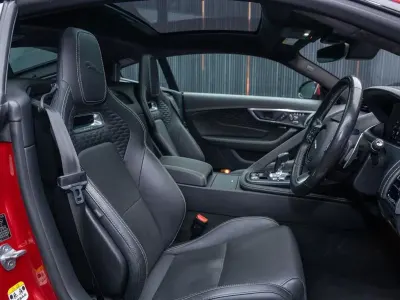 Usado Jaguar F-Type R-Dynamic 450 CV (330 kW) 2022 Rojo Coupe