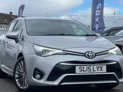Used Toyota Avensis 143 HP (105 kW) 2015 Silver Sedan