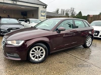 Begagnad Audi A3 2013 Röd Halvkombi