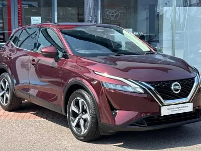 Used Nissan Qashqai N-Connecta 138 HP (101 kW) 2022 Red SUV