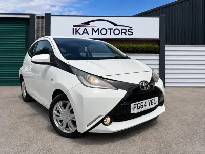 Used Toyota Aygo x-press 68 HP (50 kW) 2014 White Hatchback