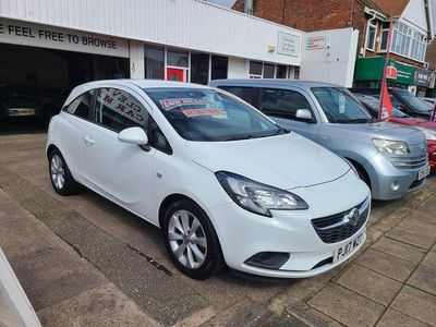 Used Vauxhall Corsa 75 HP (55 kW) 2017 White Hatchback