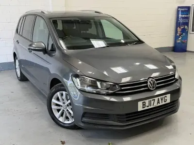 Begagnad VW Touran Family 150 HK (110 kW) 2017 Grå Minibuss
