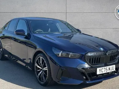 Begagnad BMW 530e M Sport 295 HK (216 kW) 2025 Blå