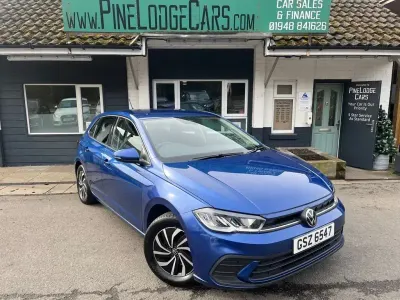 Begagnad VW Polo Life 2022 Blå Halvkombi