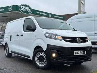 Used Vauxhall Vivaro S 100 HP (73 kW) 2022 White MPV