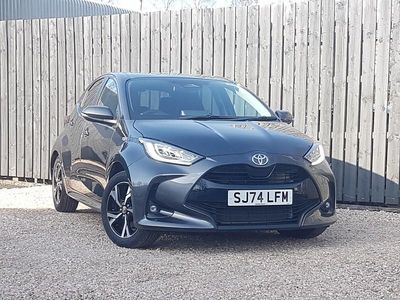 Usata Toyota Yaris Hybrid Design 116 CV (85 kW) 2024 Grigio Utilitaria