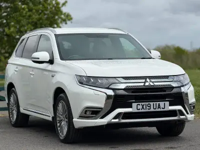 Used Mitsubishi Outlander P-HEV 206 HP (151 kW) 2019 White SUV
