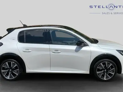 Used Peugeot 208 GT 99 HP (72 kW) 2022 White Hatchback