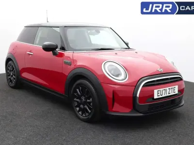 Begagnad Mini Cooper Classic 2021 Röd Halvkombi