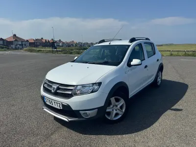 Used Dacia Sandero Lauréate 2015 White Hatchback