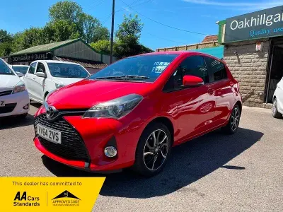 Used Toyota Yaris Sport 99 HP (72 kW) 2015 Red Hatchback