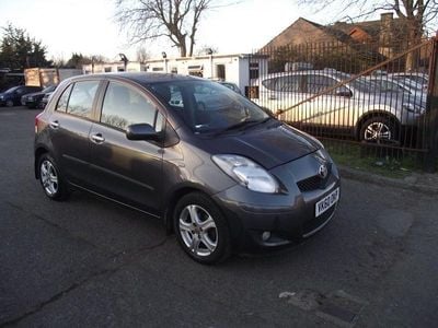 Used Toyota Yaris 99 HP (72 kW) 2010 Grey Hatchback