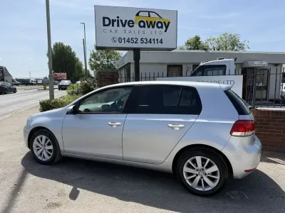Usado VW Golf VI SE 105 HP (77 kW) 2010 Prateado Citadino