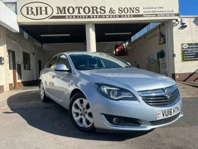 Używany Vauxhall Insignia SRi 2016 Srebrny Hatchback