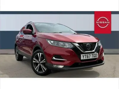 Used Nissan Qashqai N-Connecta 115 HP (84 kW) 2017 Red SUV