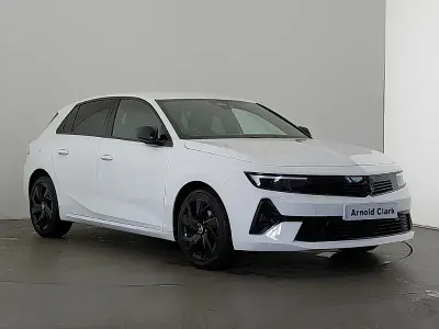 Used Vauxhall Astra GS Line 130 HP (95 kW) 2023 White Hatchback