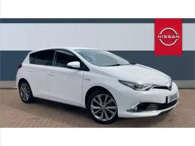 Used Toyota Auris Hybrid 134 HP (98 kW) 2018 White Hatchback