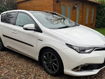 White Used 2016 Toyota Auris Hybrid Hatchback | £12,999 (Fair price)