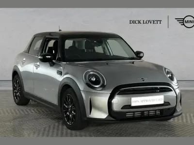 Begagnad Mini Cooper Classic 134 HK (98 kW) 2023 Silver Halvkombi