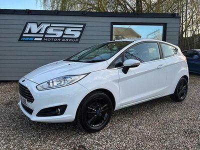 Used Ford Fiesta Zetec 100 HP (73 kW) 2015 White Hatchback