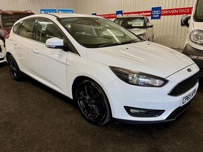 Used Ford Focus Zetec 120 HP (88 kW) 2015 White Hatchback