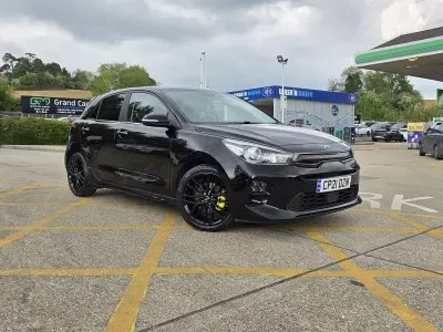 Begagnad Kia Rio GT-Line S 101 HK (74 kW) 2021 Svart Halvkombi