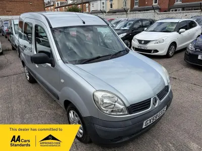 Begagnad Renault Kangoo Authentique 106 HK (77 kW) 2009 Grå Minibuss
