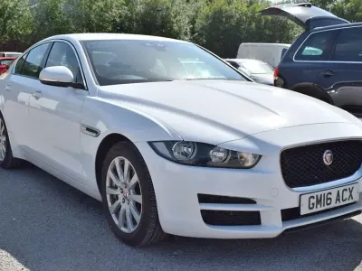 Used Jaguar XE SE 240 HP (176 kW) 2016 White Sedan